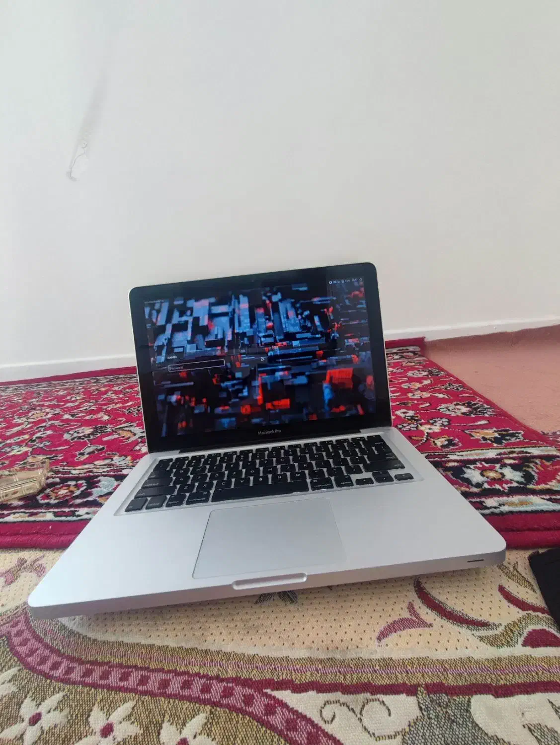 مک بوک پرو|رایانه همراه|کنگاور, |دیوار