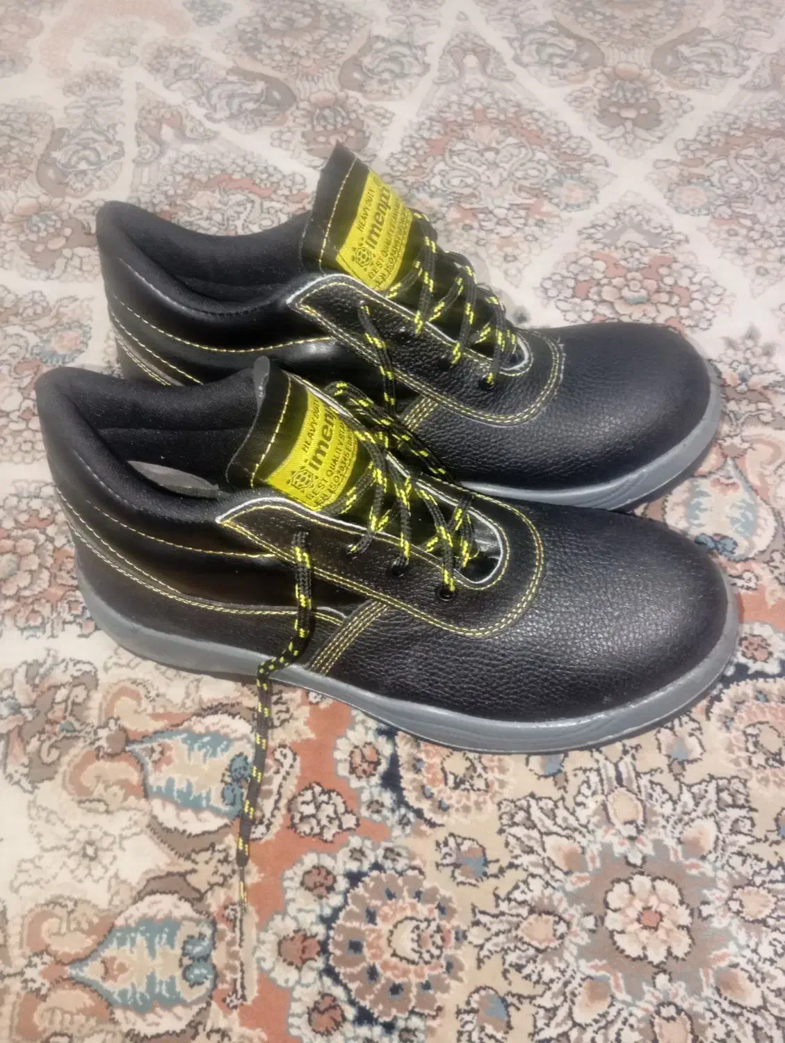 فروش فوری یک جفت کفش ایمنی|کیف، کفش، کمربند|اصفهان, شهرک امام خمینی|دیوار