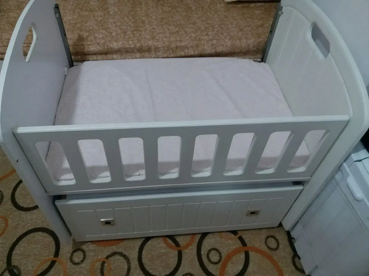 تخت و گهواره کنار مادر|تخت و صندلی بچه|ملایر, |دیوار