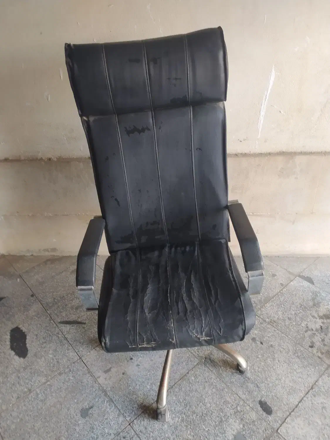 صندلی چرم کارکرده|صندلی و نیمکت|اراک, |دیوار