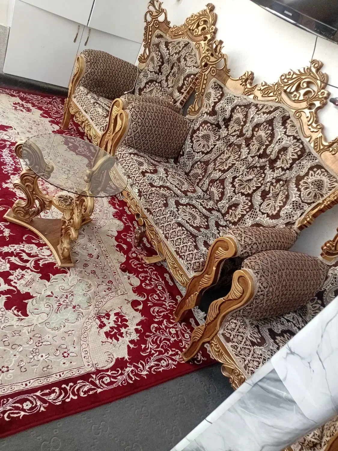 مبل هفت نفره سلطنتی درحدنو با میز مبلمان راحتی|مبلمان خانگی و میز عسلی|نجف‌آباد, کهریزسنگ|دیوار