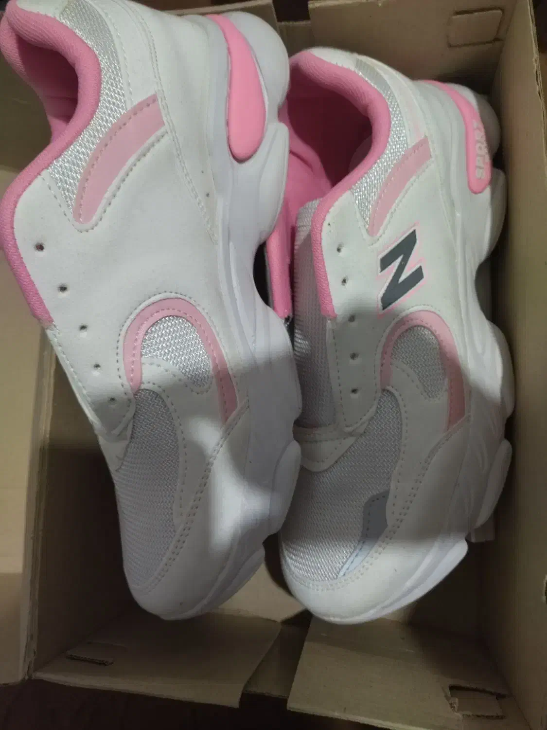 کفش|کیف، کفش، کمربند|دهگلان, |دیوار