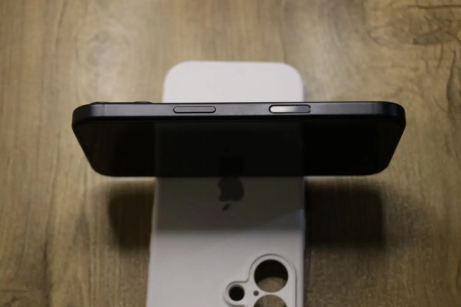 آیفون 16 نرمال 256|موبایل|پرند, فاز ۴|دیوار