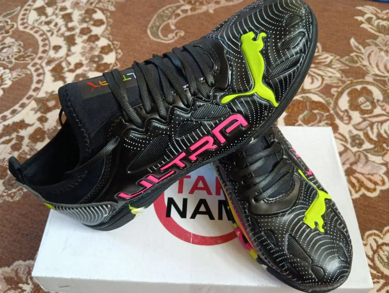 کفش فوتبالی|کیف، کفش، کمربند|قم, چهار مردان|دیوار