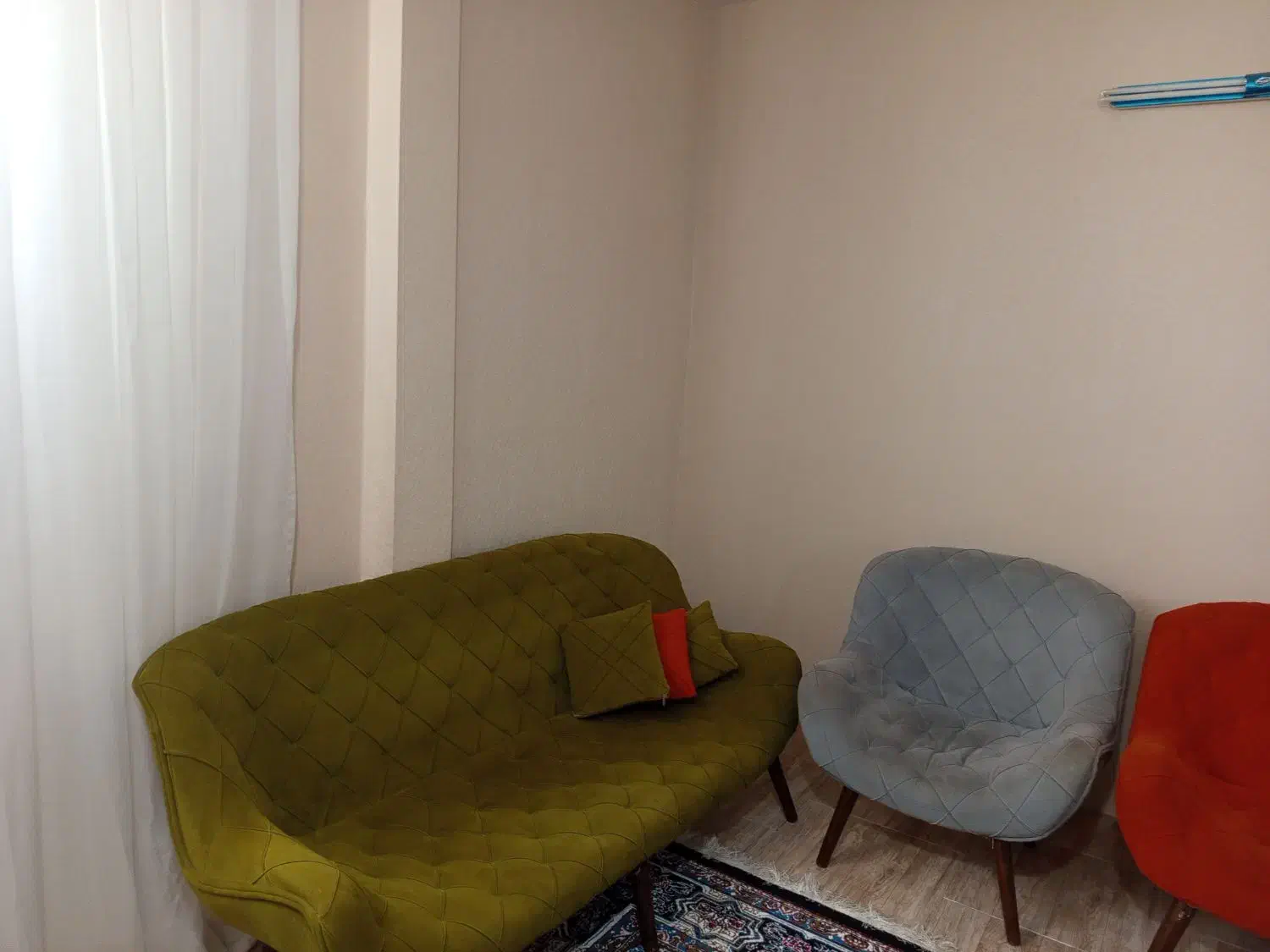 مبل 7 نفره راحتی و کاملا سالم|مبلمان خانگی و میز عسلی|گلبهار, شهر جدید گلبهار|دیوار