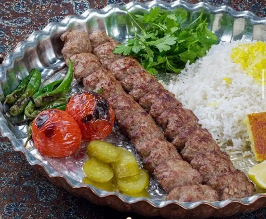 نیروی کار رستوران  با حقوق عالی|استخدام خدمات فروشگاه و رستوران|تهران, خاوران|دیوار