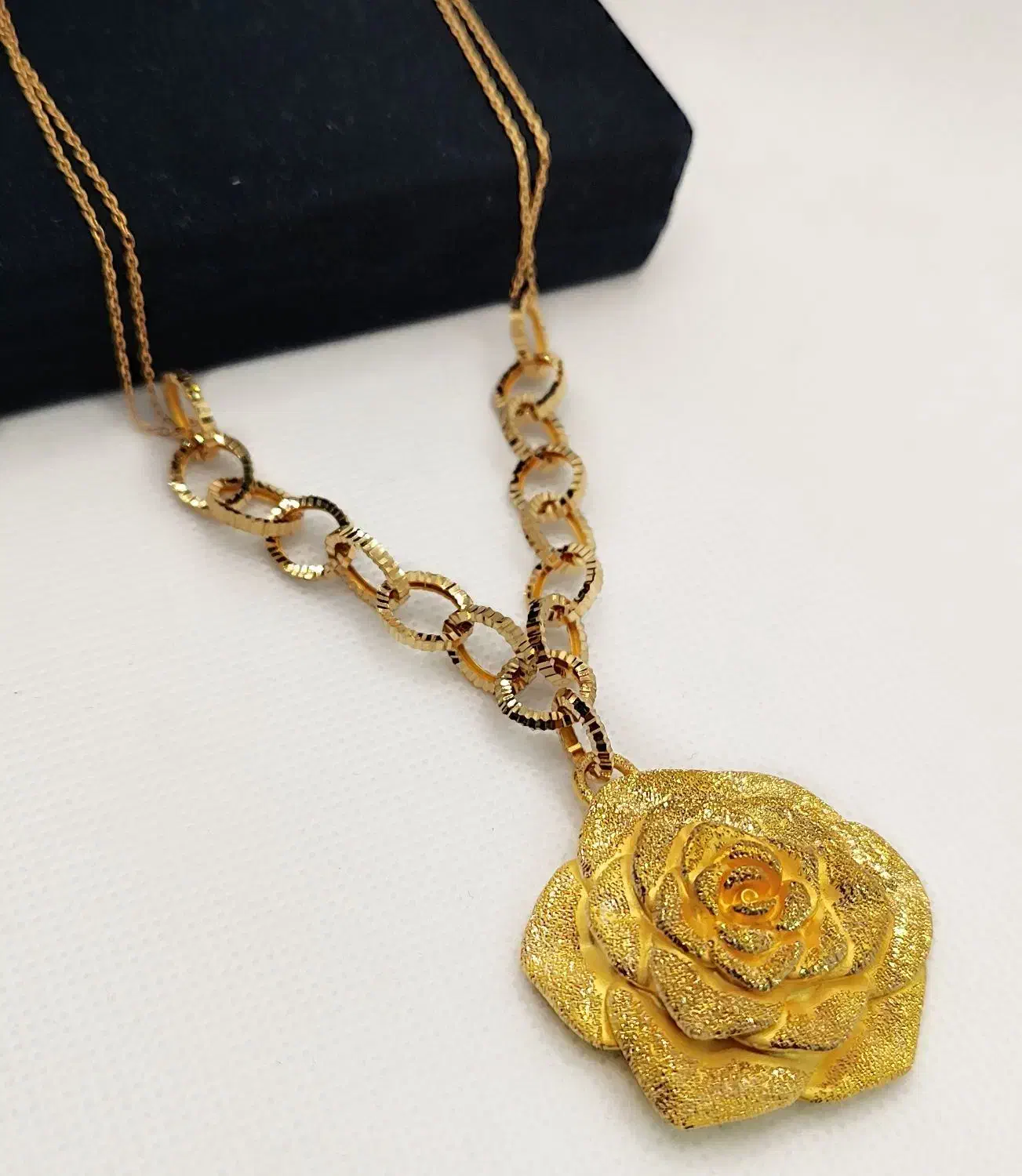 گردنی های بهراد|جواهرات|قم, نیروگاه|دیوار