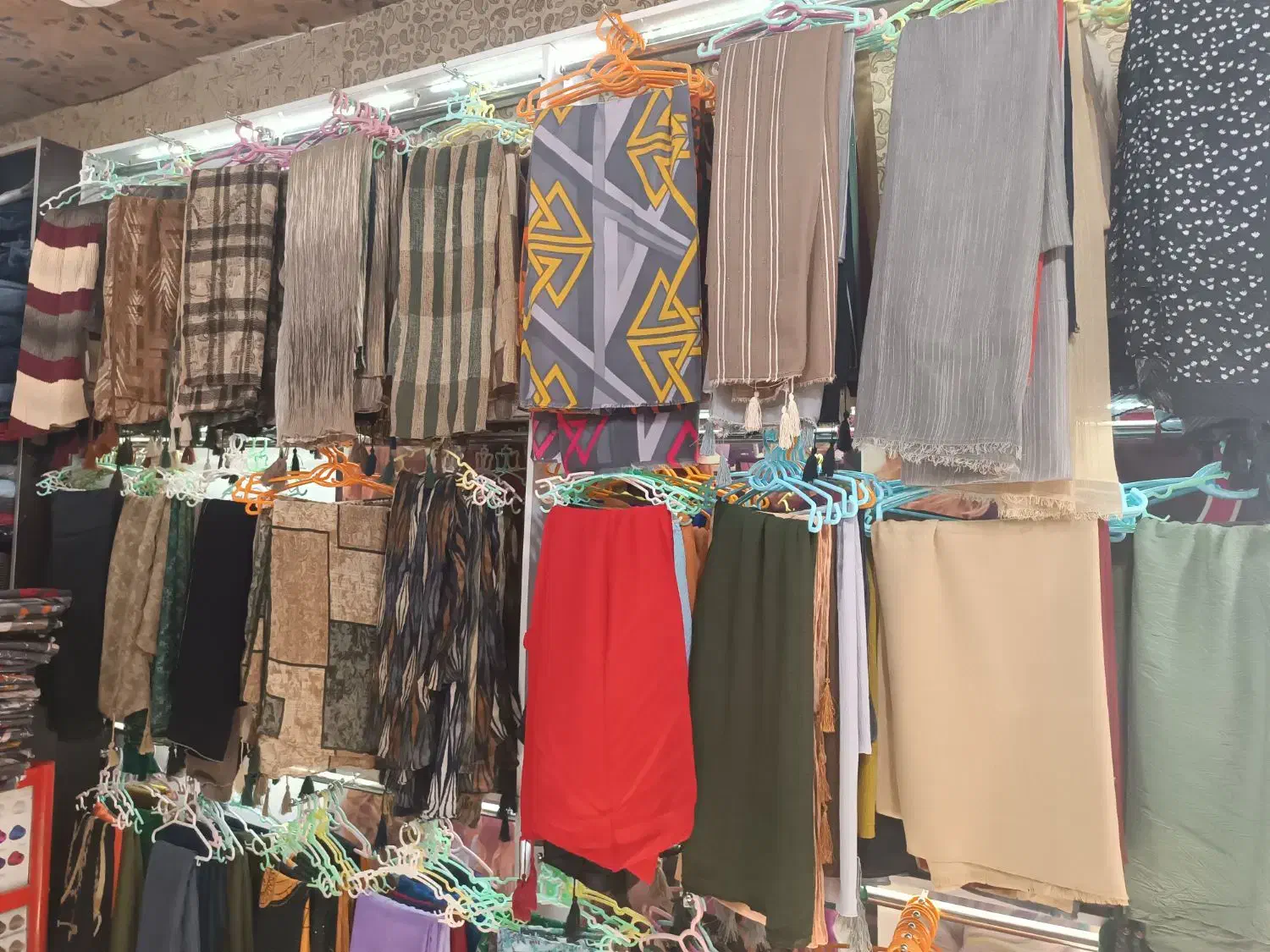 شال و روسری|لباس|کاشان, شاهد|دیوار