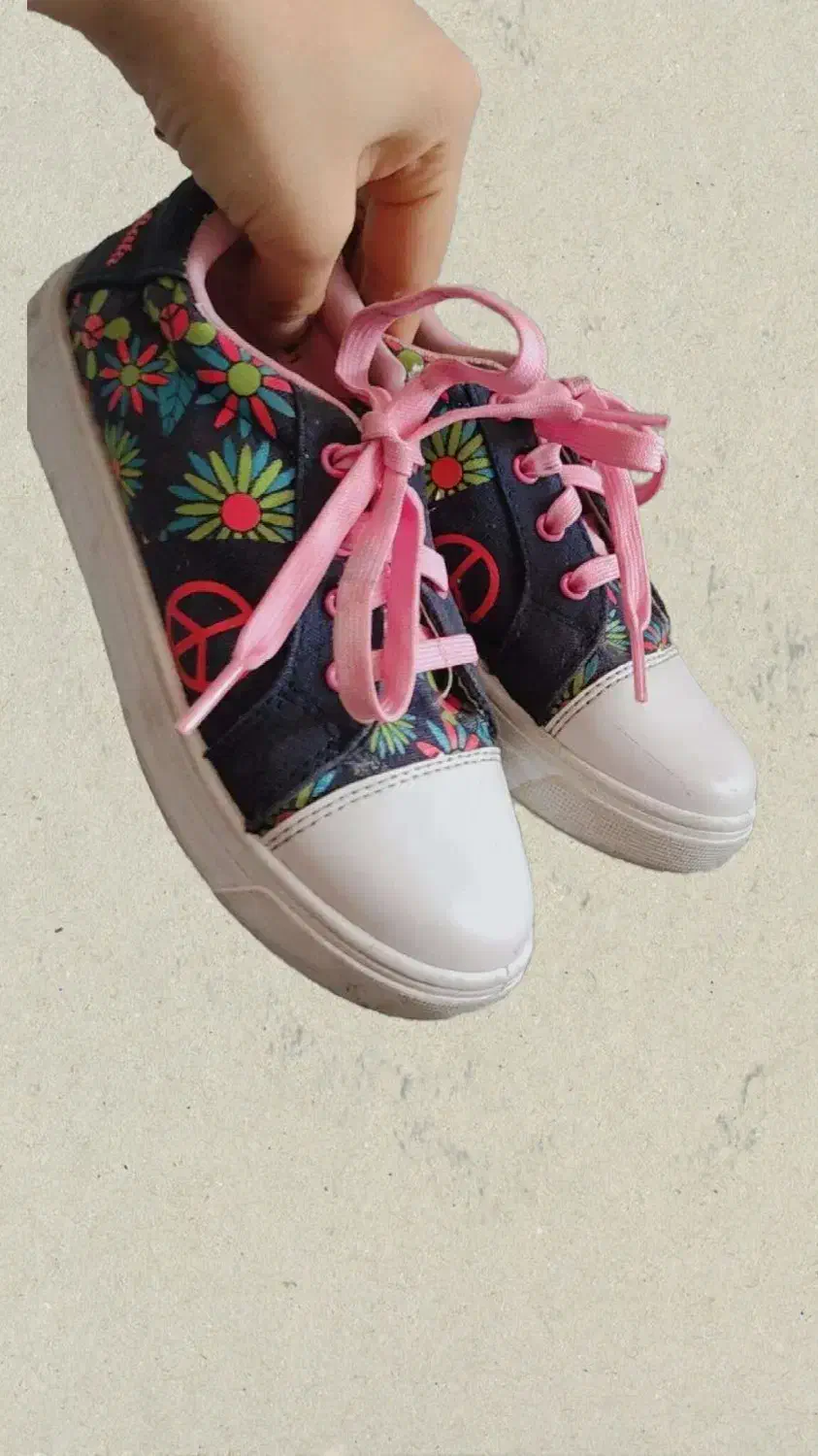 دو عدد کتونی سایز ۳۰ در حد نو و سالم و بسیارر تمیز|کفش و لباس بچه|تهران, پردیسان|دیوار