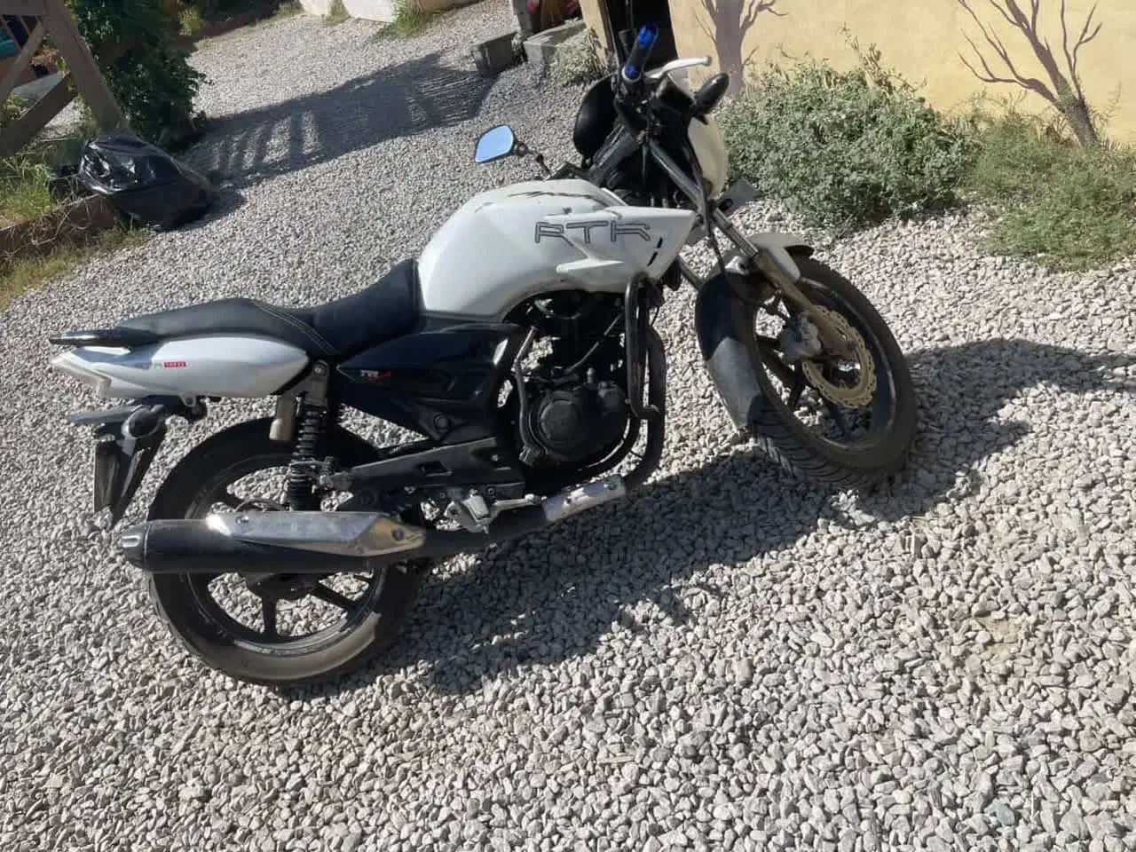 موتور آپاچی مدارک تکمیل|موتورسیکلت|دورود, |دیوار