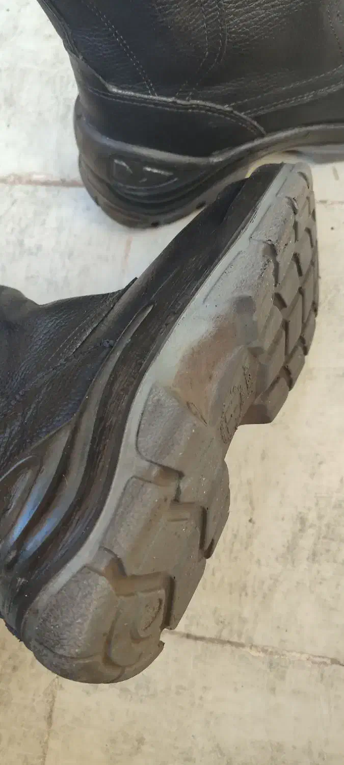 کفش ایمنی|کیف، کفش، کمربند|مسجد سلیمان, |دیوار