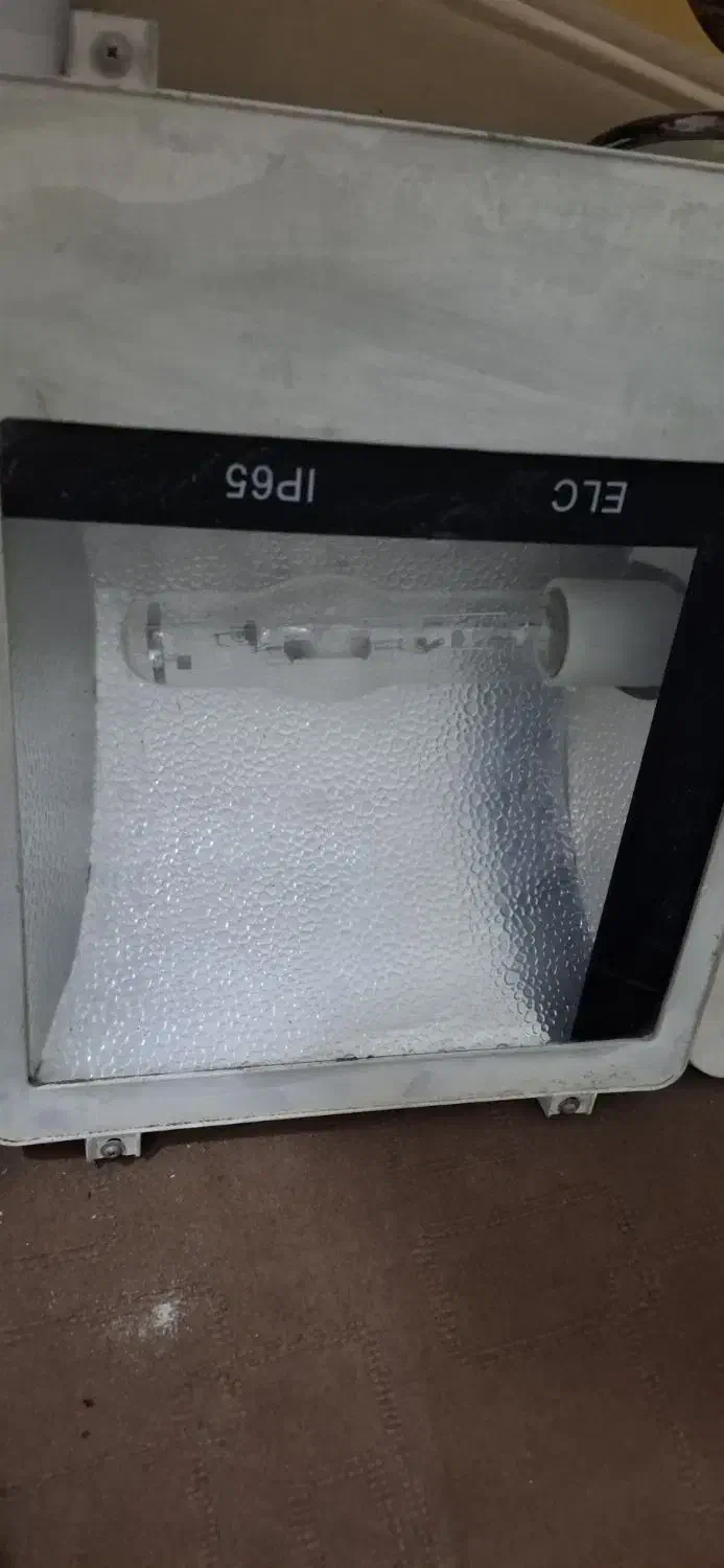 دو عدد پروژکتور|لامپ و چراغ|بندرعباس, |دیوار