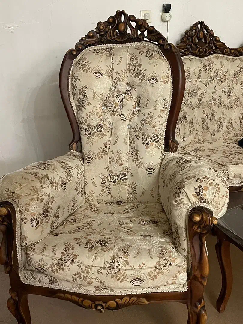 مبل|مبلمان خانگی و میز عسلی|میانه, |دیوار