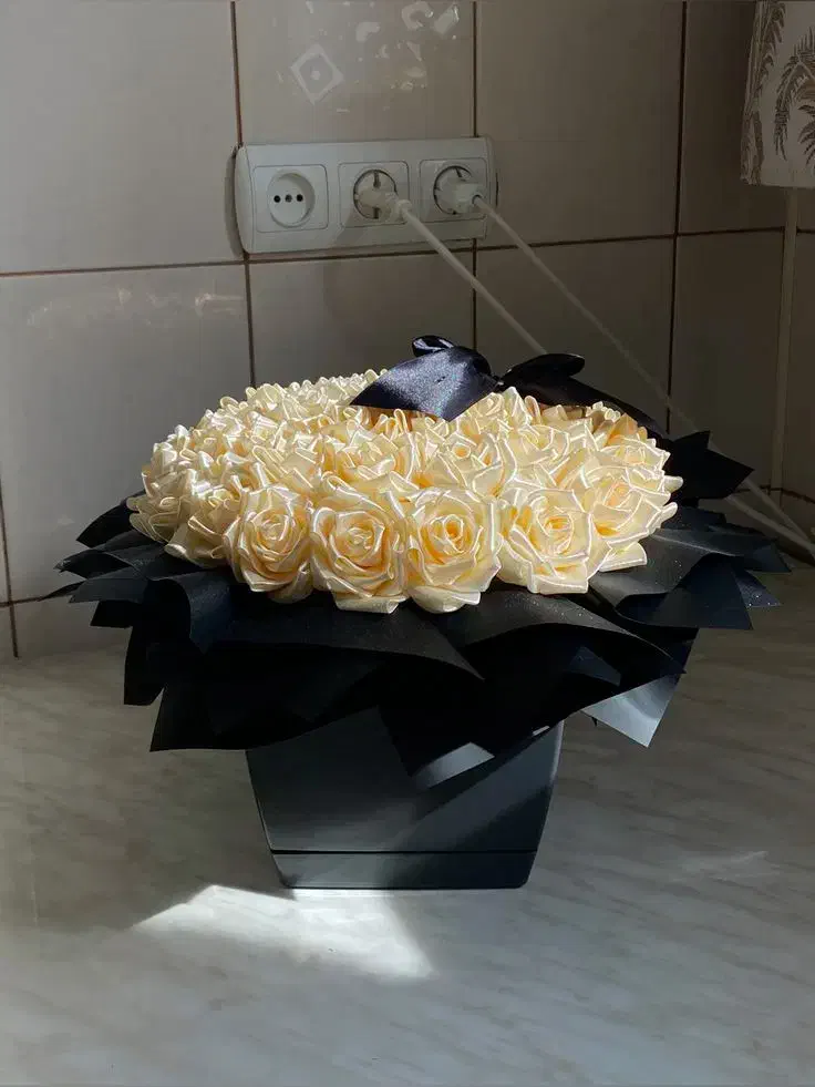 ماندگاری زیبایی برای لحظات شما|گل مصنوعی|یزد, |دیوار