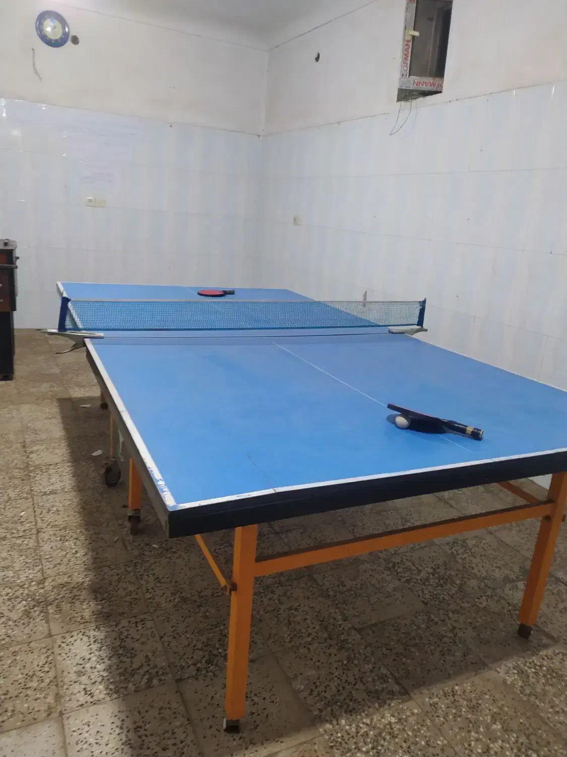 دو عدد فوتبال دستی و یک تنیس رو میزی در حد|ورزش‌های توپی|سلماس, |دیوار