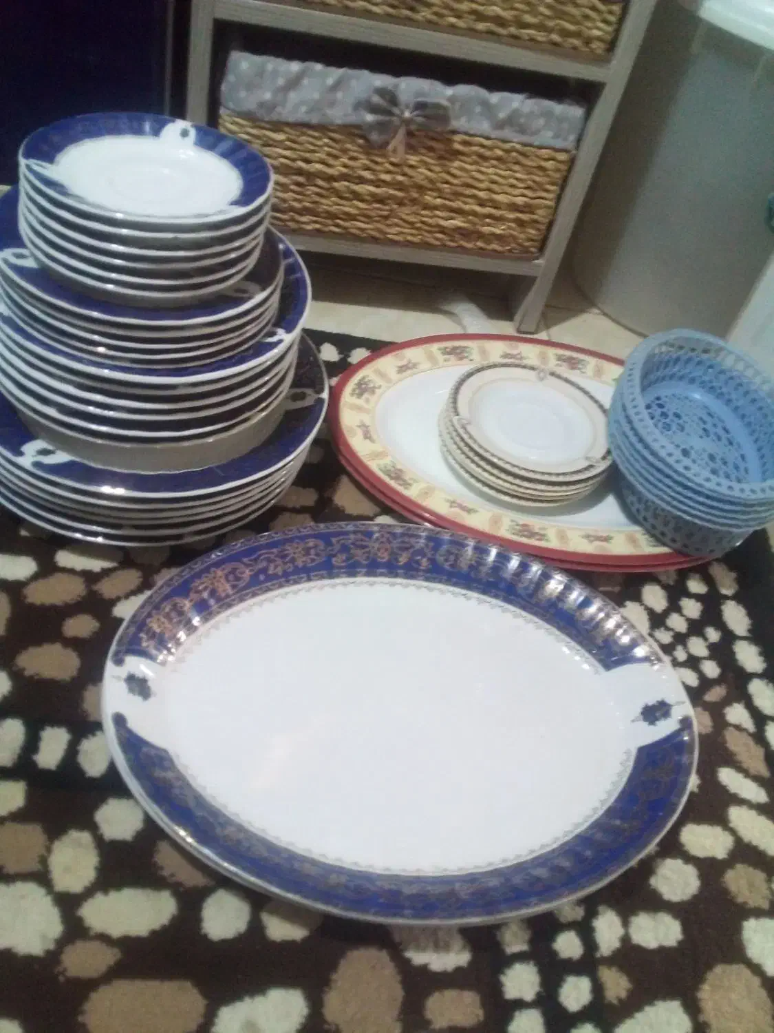 یک سرویس چینی بفروش میرسد|ظروف سرو و پذیرایی|گلستان (تهران), |دیوار