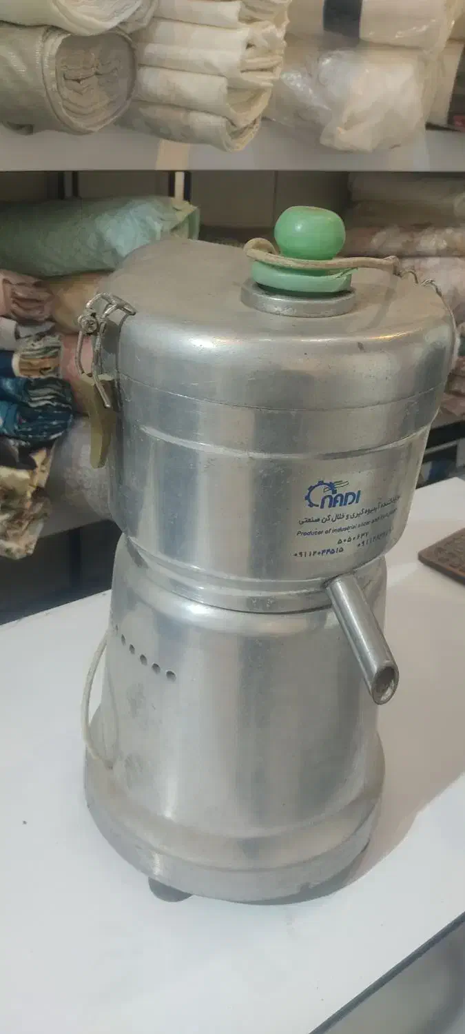 دستگاه اب میوه گیری صنعتی|آبمیوه‌گیر و آب‌مرکبات‌گیر|ماهدشت, |دیوار