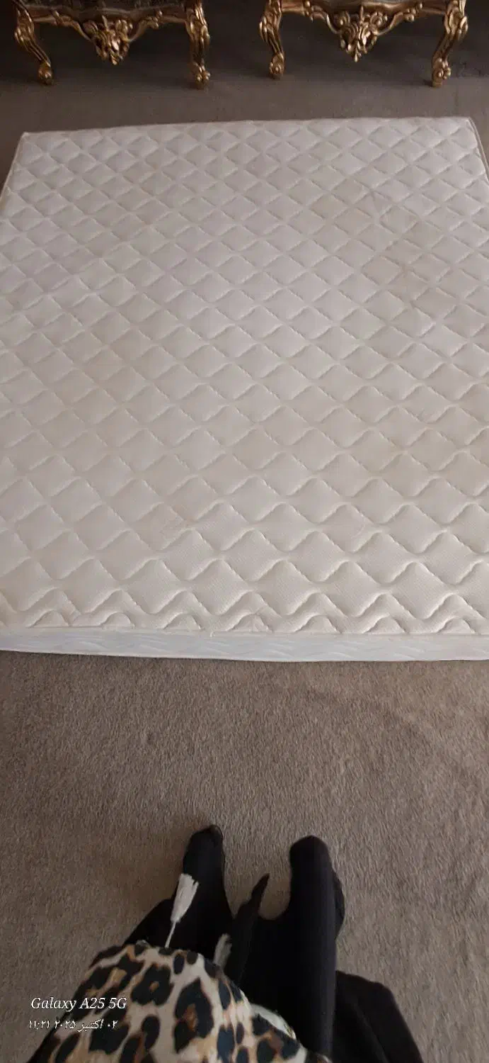 تخت خواب همراه تشک ومیز آرایش وایینه ودوکمد|تخت و سرویس خواب|مرند, |دیوار