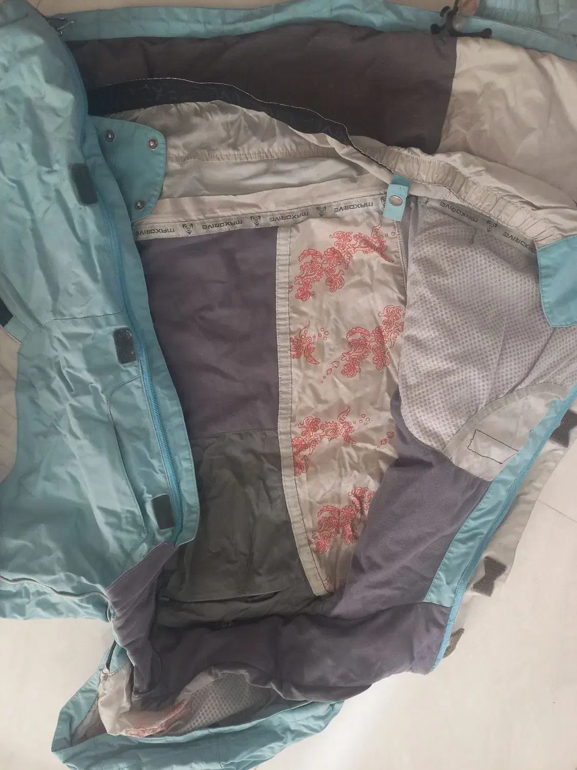 کاپشن|لباس|قرچک, شهرک الحدید|دیوار