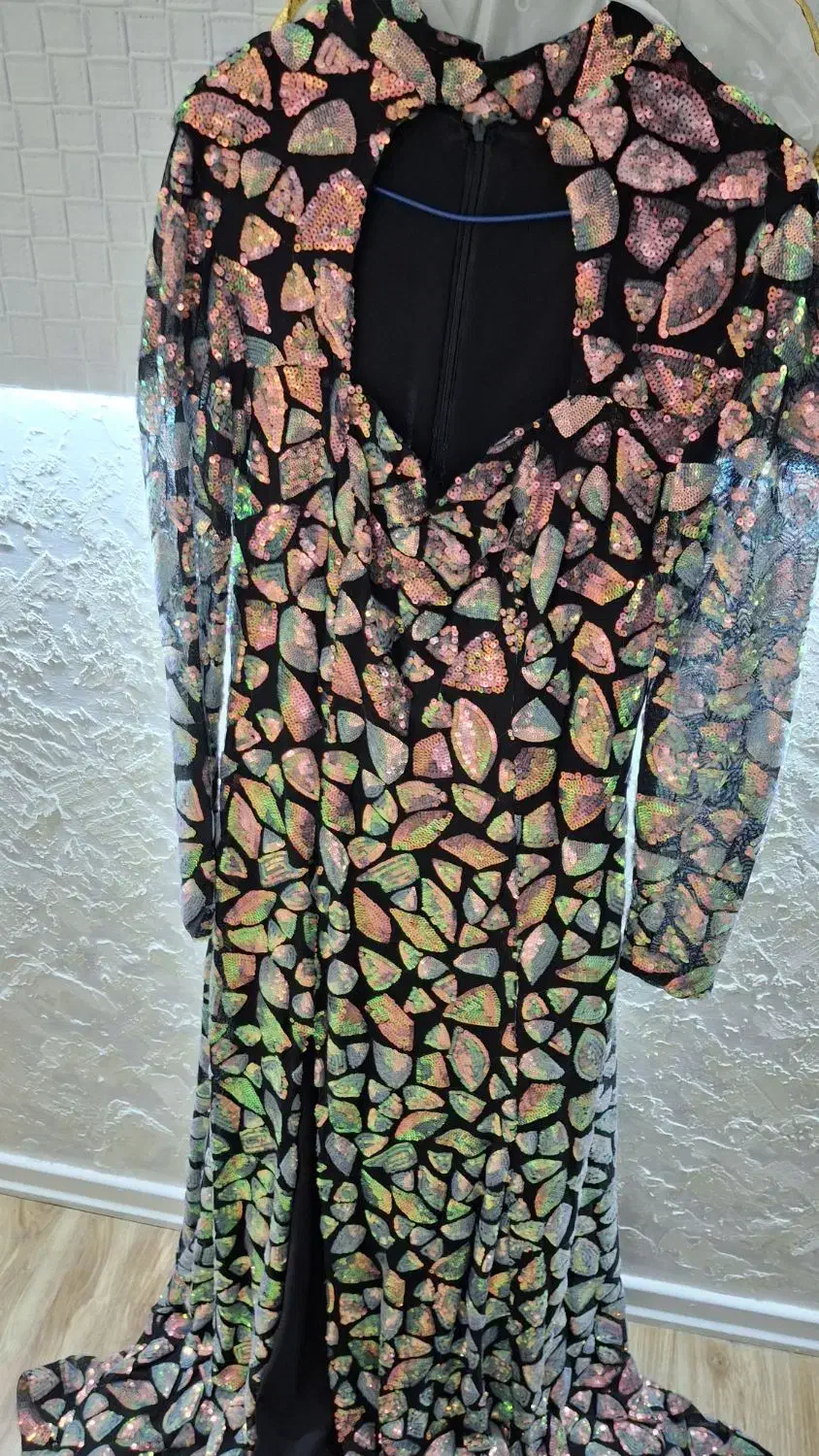 لباس|لباس|مشهد, هفت تیر (آب و برق)|دیوار