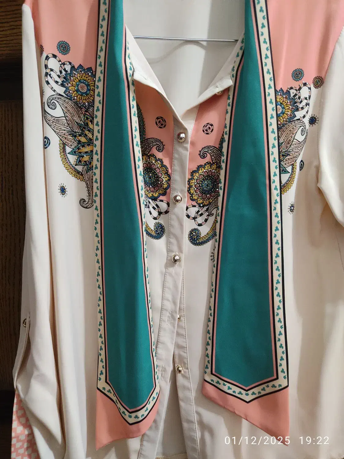 پیراهن زنانه|لباس|خوی, |دیوار