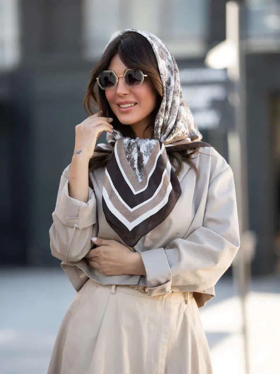 روسری سی اسکارف با حاشیه دوختخورده تمیز|لباس|مبارکه, |دیوار