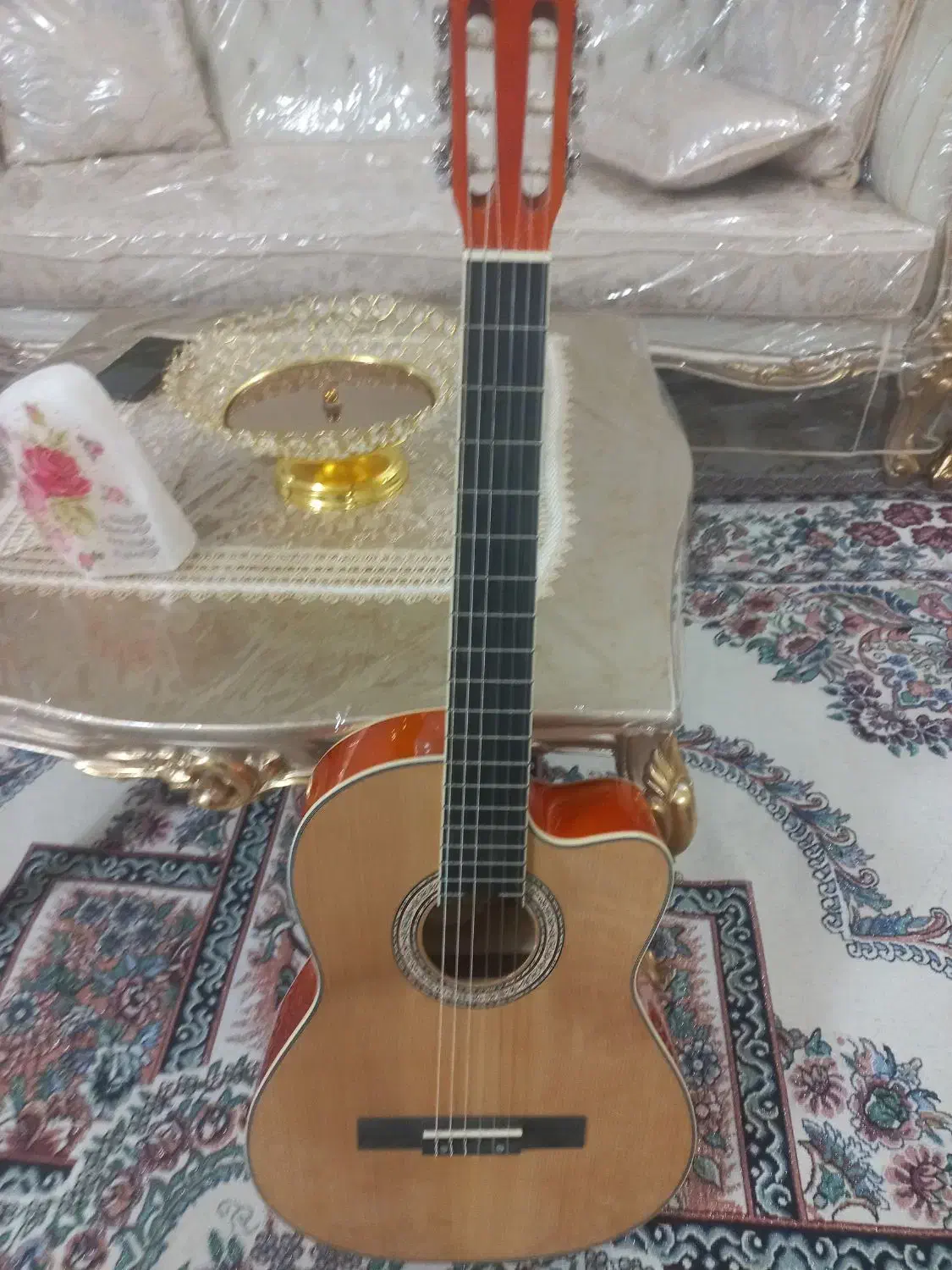 گیتار|گیتار، بیس، امپلیفایر|قروه, |دیوار