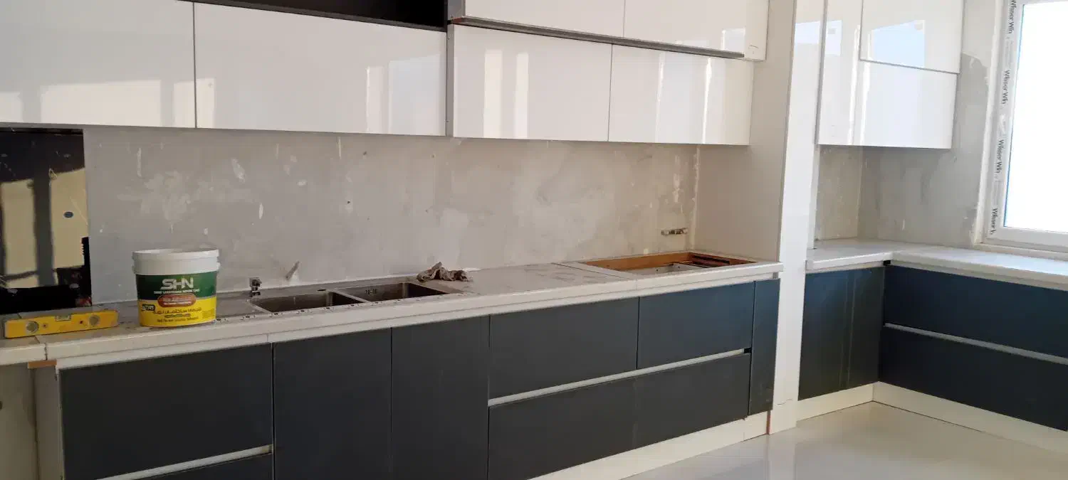 بنا نصب کاشی سرامیک چسبی بین کابینت و غیره|خدمات پیشه و مهارت|سمنان, |دیوار