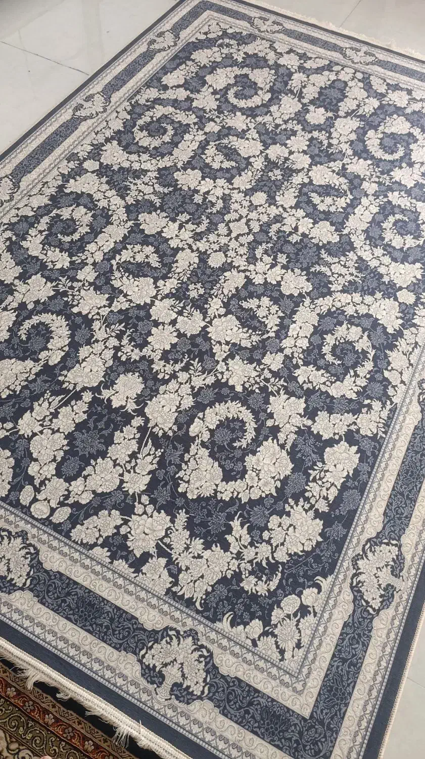 قالی چهار متری مناسب آشپزخانه و اتاق انبار خورشید|فرش|خرم‌آباد, |دیوار