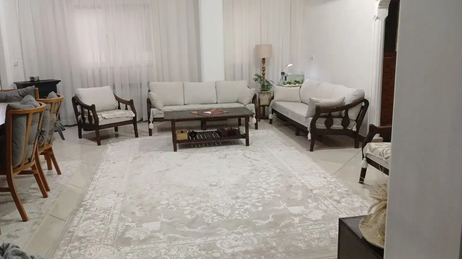 فرش تازه نوی نو یک ماه خریدم|فرش|لاهیجان, گلستان|دیوار