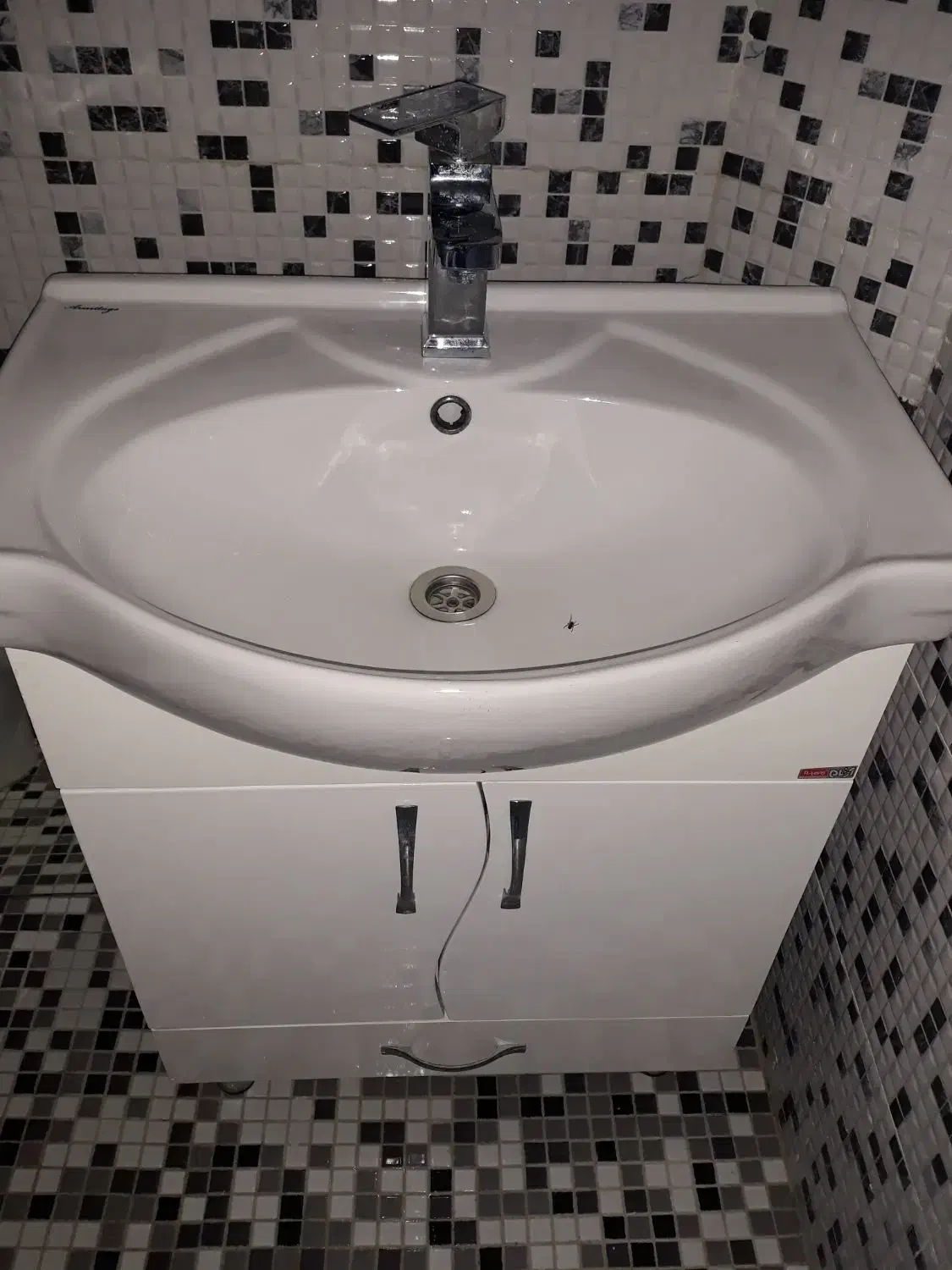 فروش روشویی و کابینت ضد آب پی وی سی و آینه|لوازم سرویس بهداشتی|آستارا, |دیوار