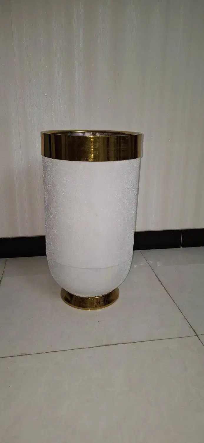 گلدان جدید مخملی سفید|صنایع دستی و سایر لوازم تزئینی|اسلام‌شهر, شهرک محمدیه|دیوار