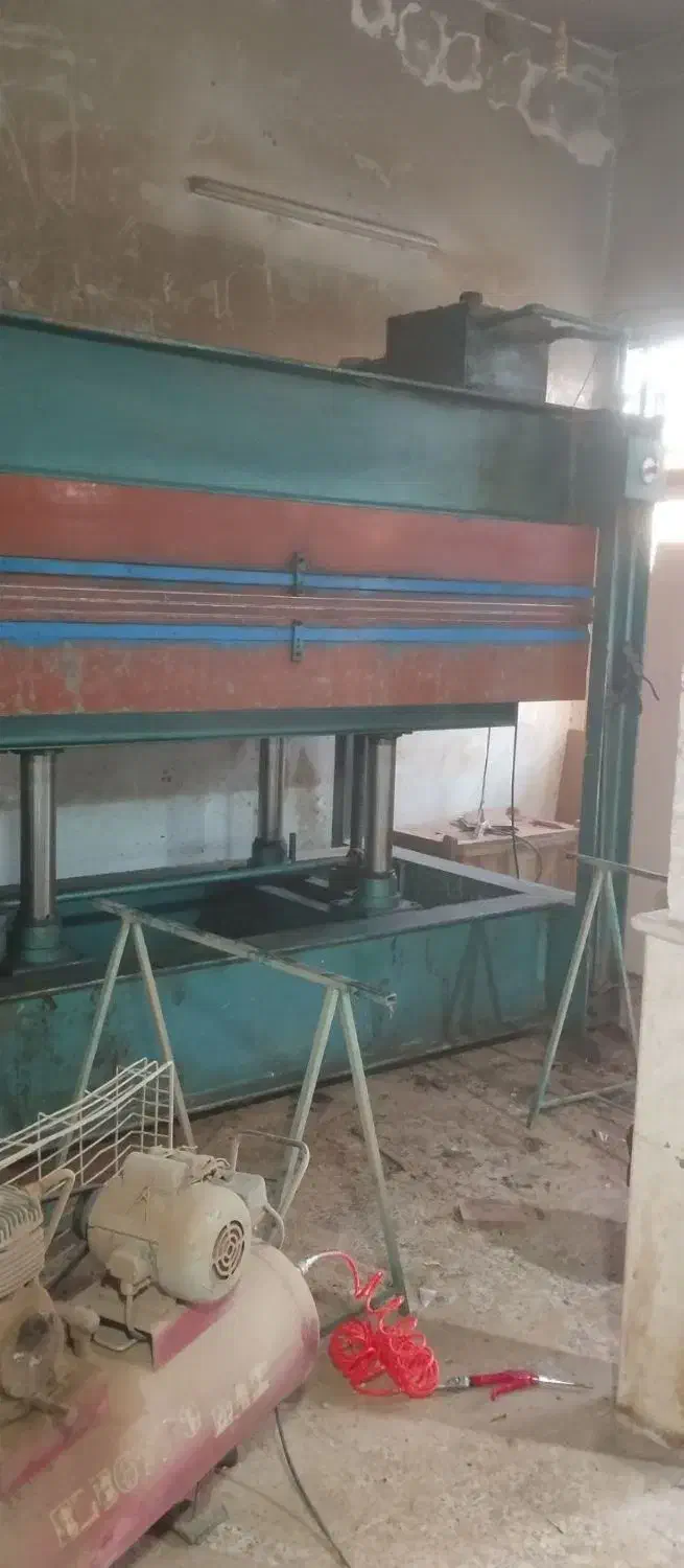 دستگاه پرس درب اتاق. فروش فوری|ماشین‌آلات صنعتی|مه ولات, |دیوار