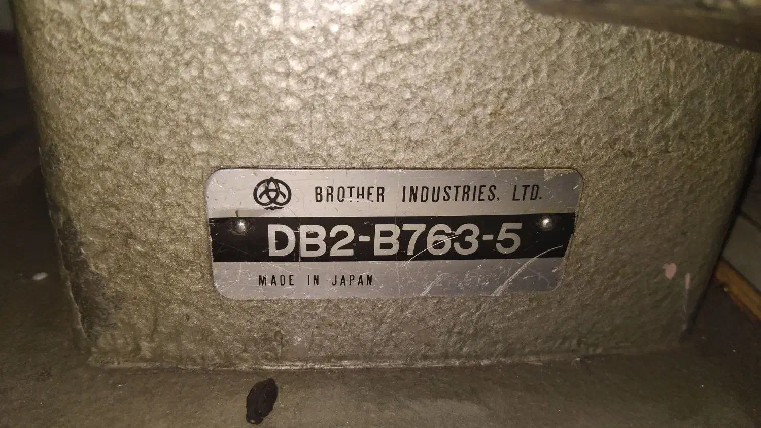 چرخ صنعتی با میز خیلی پرقدرت|چرخ خیاطی و ریسندگی|تربت جام, شهرک معلم|دیوار