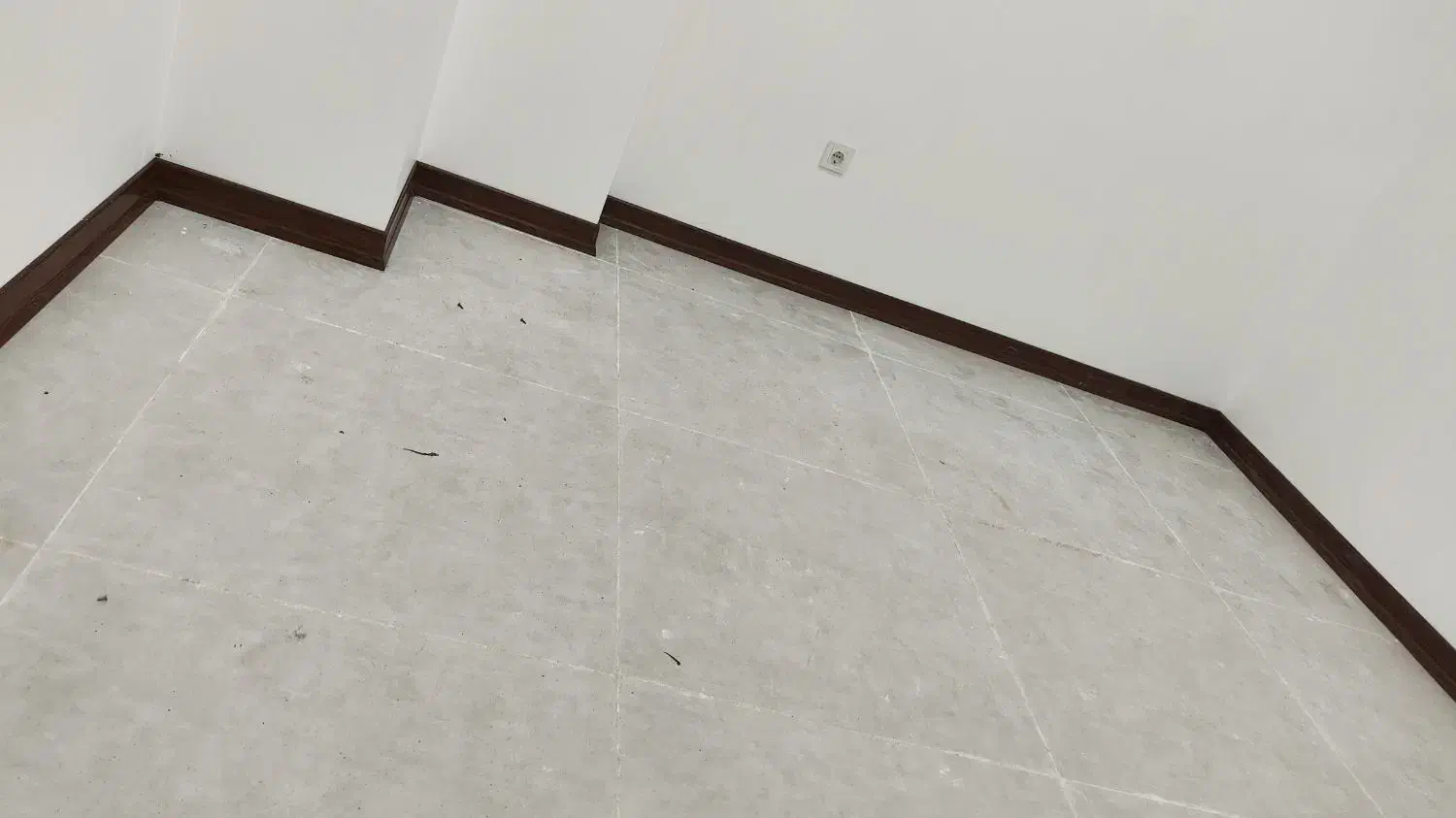 نصاب انواع کفپوش و پارکت و لمینت و قرنیز|خدمات پیشه و مهارت|بوشهر, |دیوار