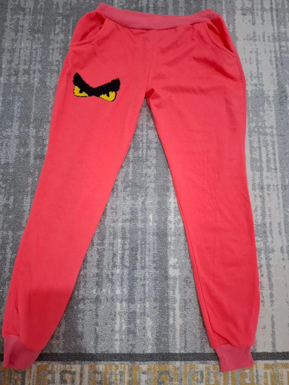 شلوار|لباس|رشت, کاکتوس|دیوار