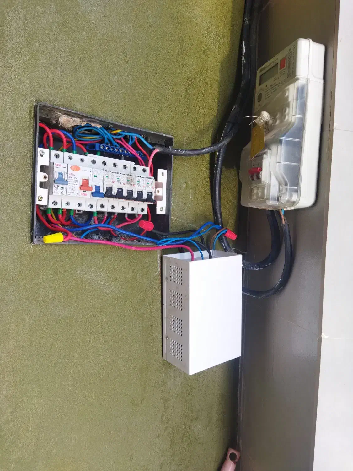 برقکار ساختمان کلیه خدمات برق ساختمان لاین نوری|خدمات پیشه و مهارت|صدرا-فارس, فاز ۱|دیوار