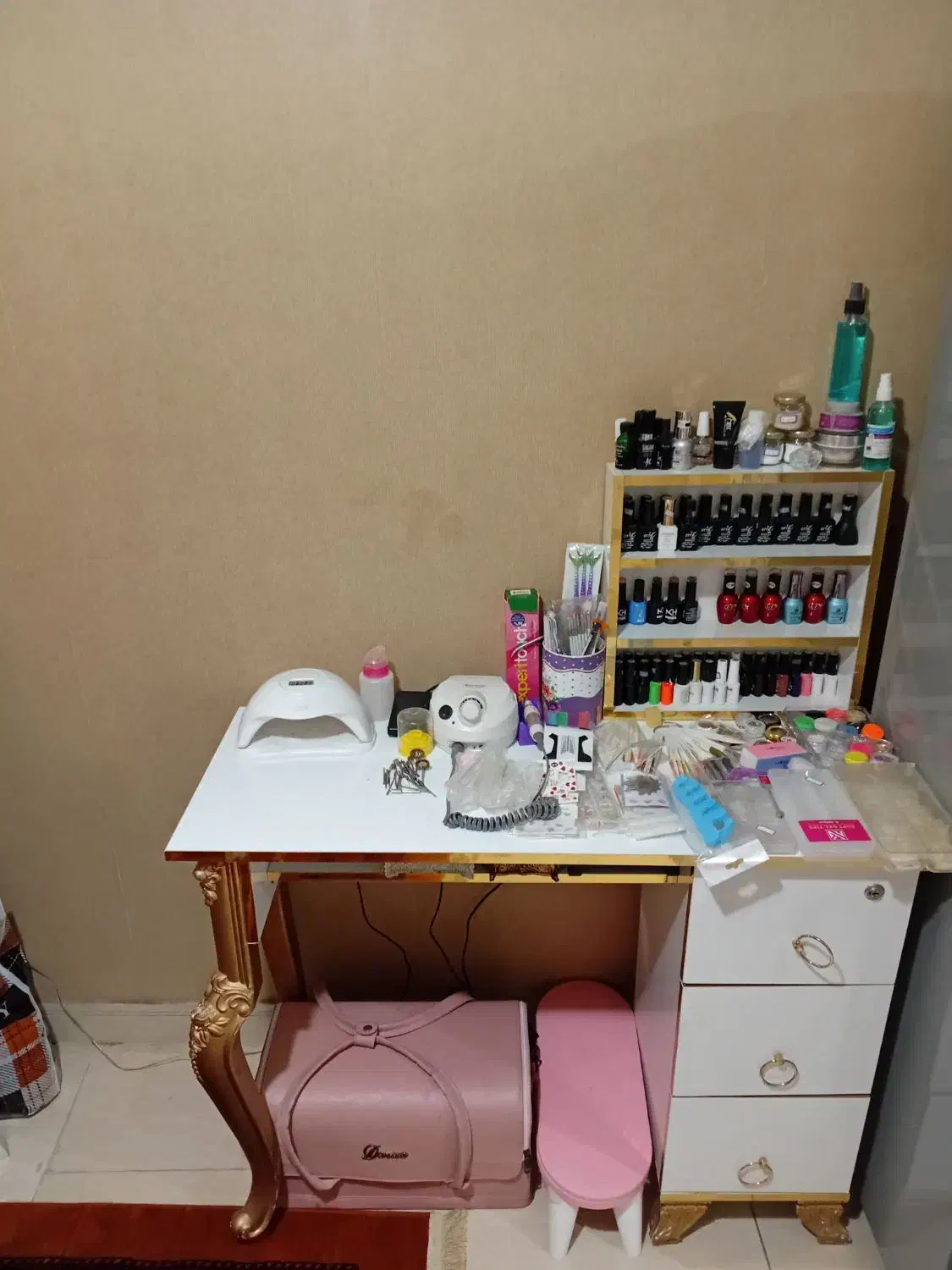 لوازم کاشت ناخن|آرایشی، بهداشتی، درمانی|مشکیندشت, |دیوار