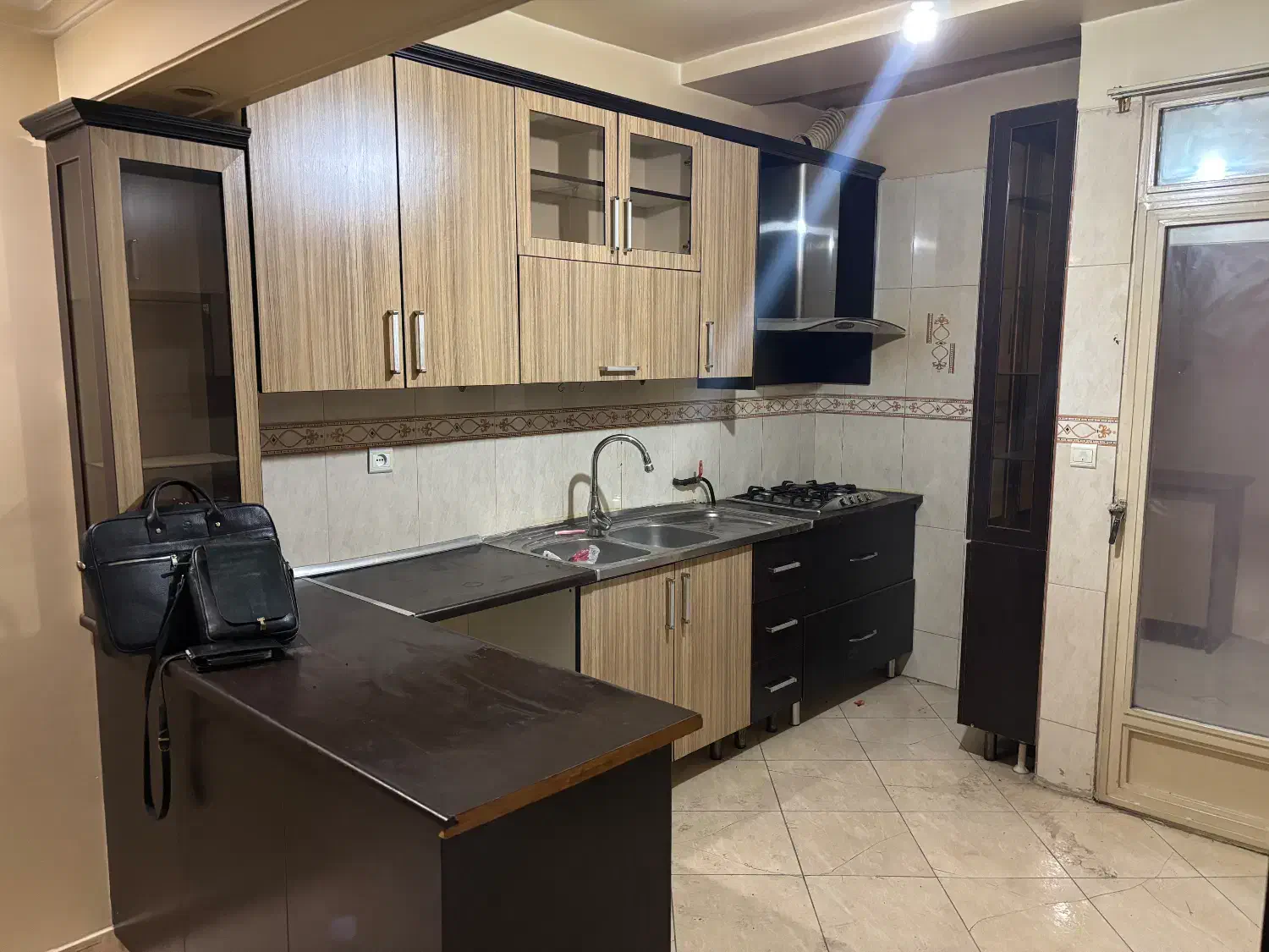 کابینت|آب‌چکان و نظم‌دهنده ظروف|تهران, جوانمردان (اندیشه)|دیوار