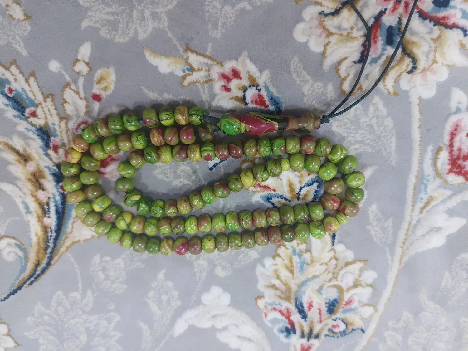 تسبیح‌ کهروبا‌ پرچمی‌|کلکسیون اشیاء عتیقه|مریوان, |دیوار