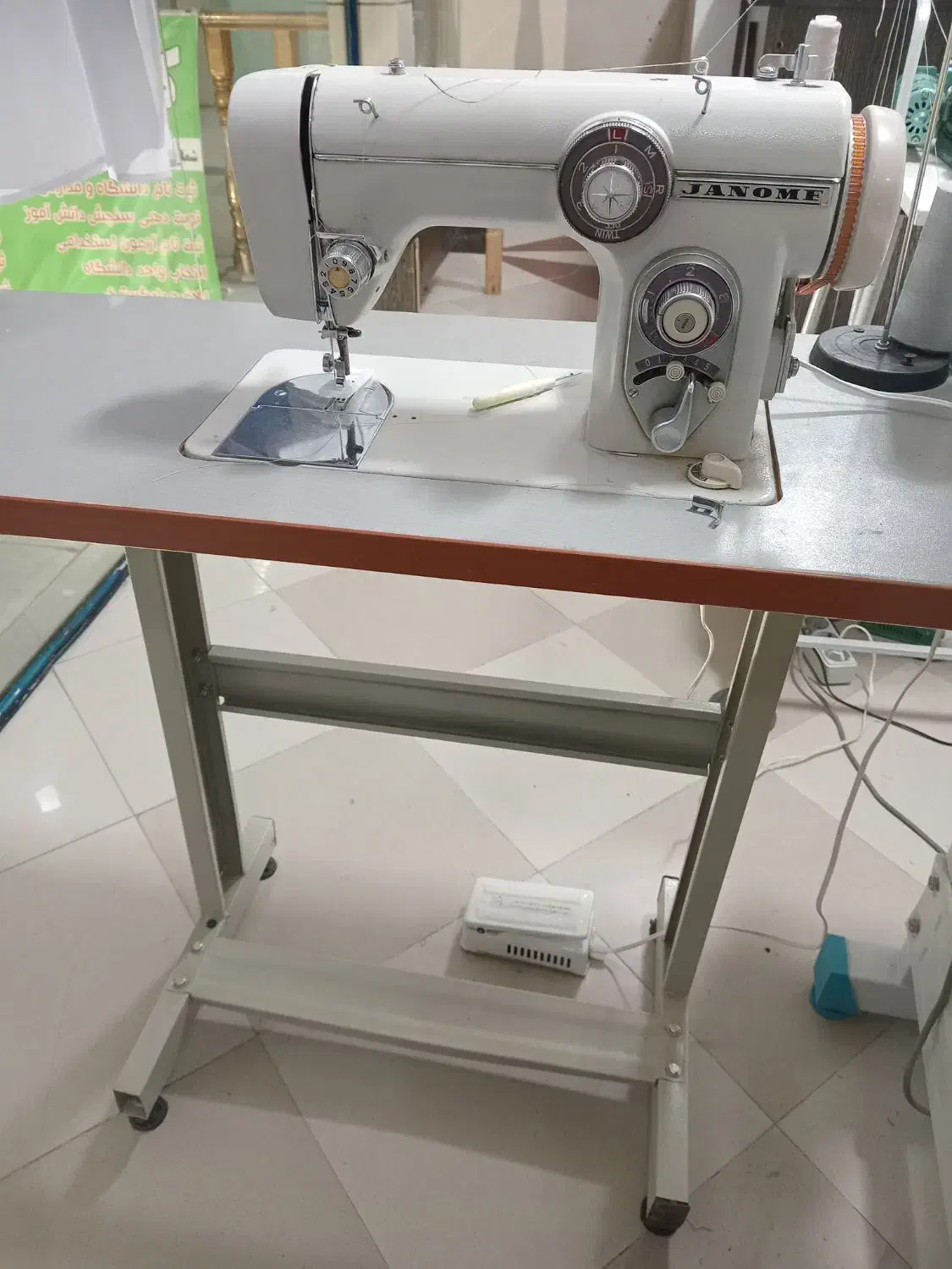 چرخ ژانومه|چرخ خیاطی و ریسندگی|گنبد کاووس, |دیوار