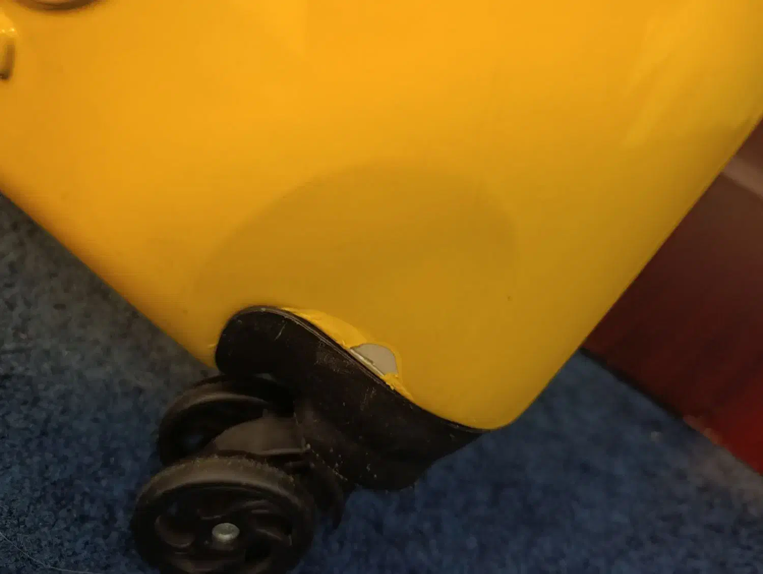 چمدان کودک|کیف، کفش، کمربند|مشهد, تربیت (صدف)|دیوار