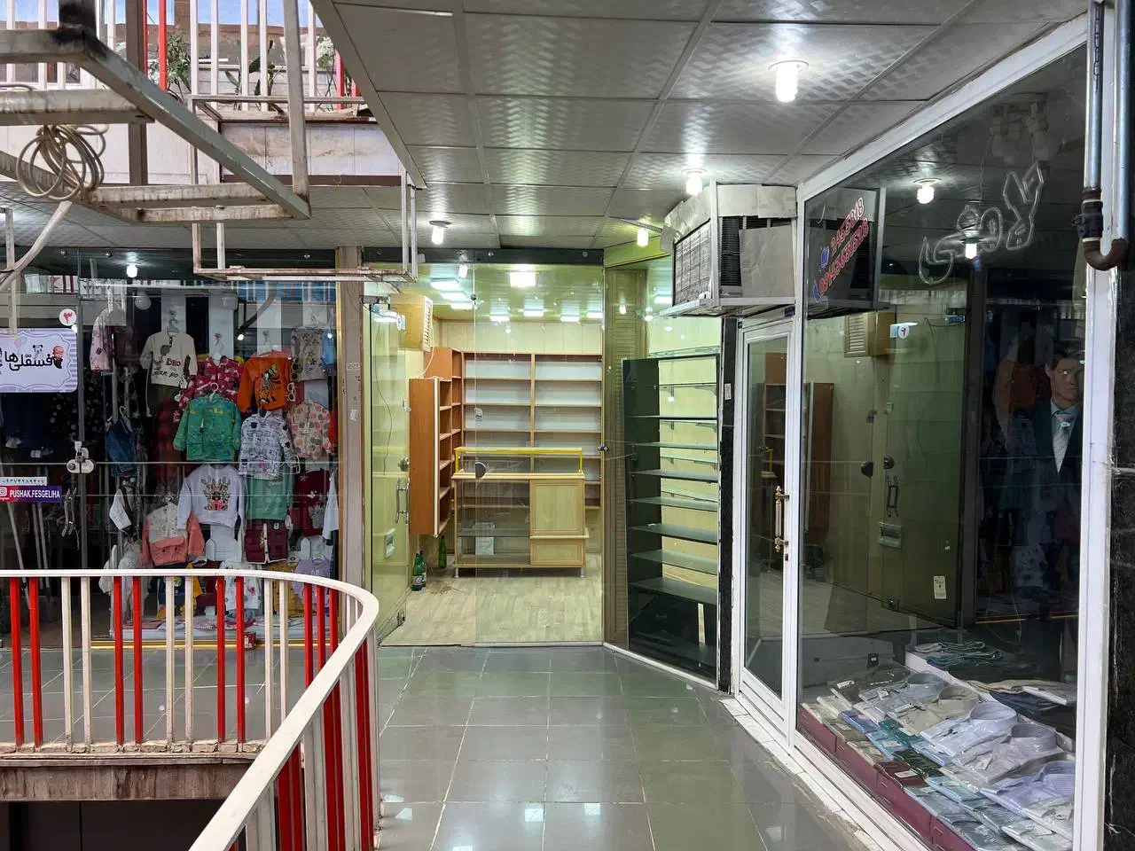 مغازه در طبقه اول پاساژ اقتباس|فروش مغازه و غرفه|خوی, |دیوار