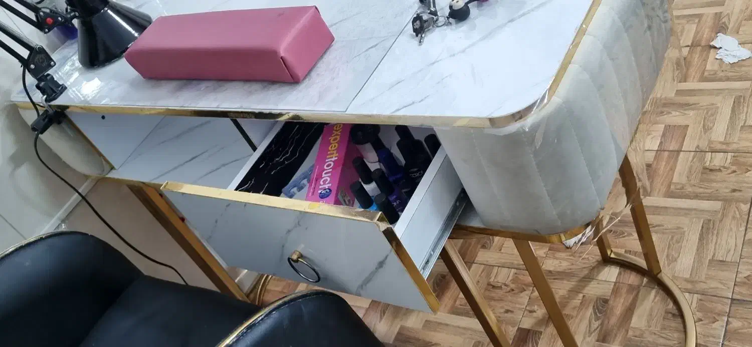 حراج تعدادی تجهیزات ارایشگاهی|آرایشگاه و سالن‌های زیبایی|تهران, جی|دیوار