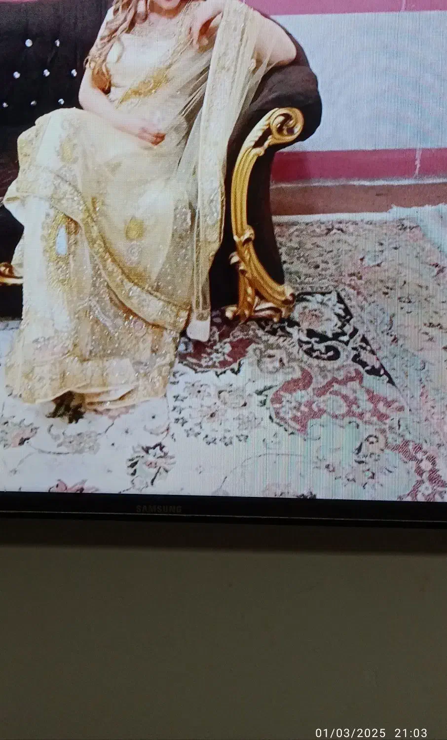 لباس مجلسی هندی|لباس|مشهد, هفت تیر (نه دره)|دیوار