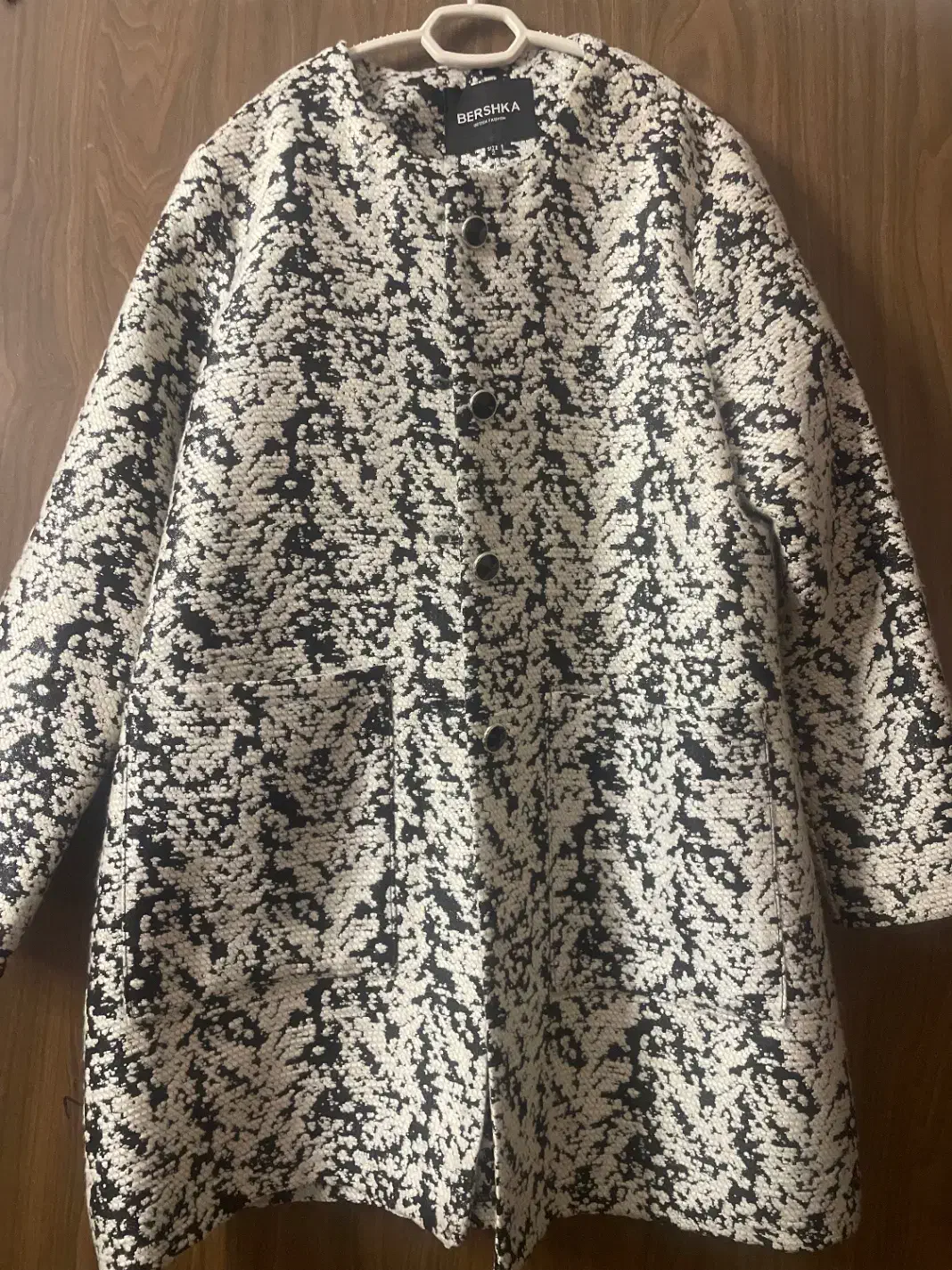 لباس|لباس|کوهسار (البرز), |دیوار