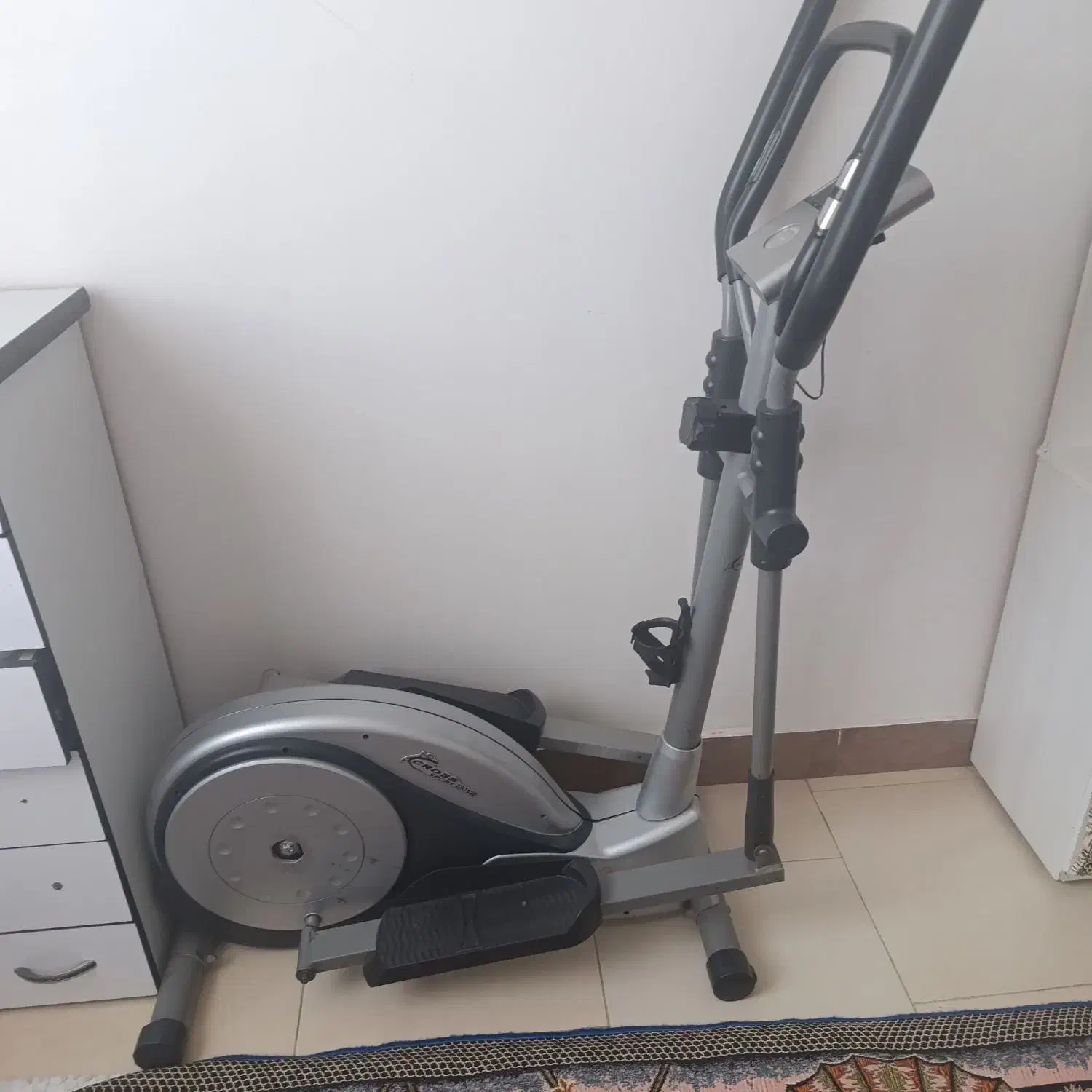 دوچرخه ثابت و تلویزیون|حراج|بروجرد, |دیوار