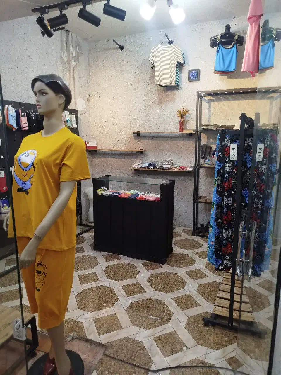فروش تجهیزات کامل لباس فروشی(بصورت کلی)|فروشگاه و مغازه|تهران, امام زاده حسن|دیوار