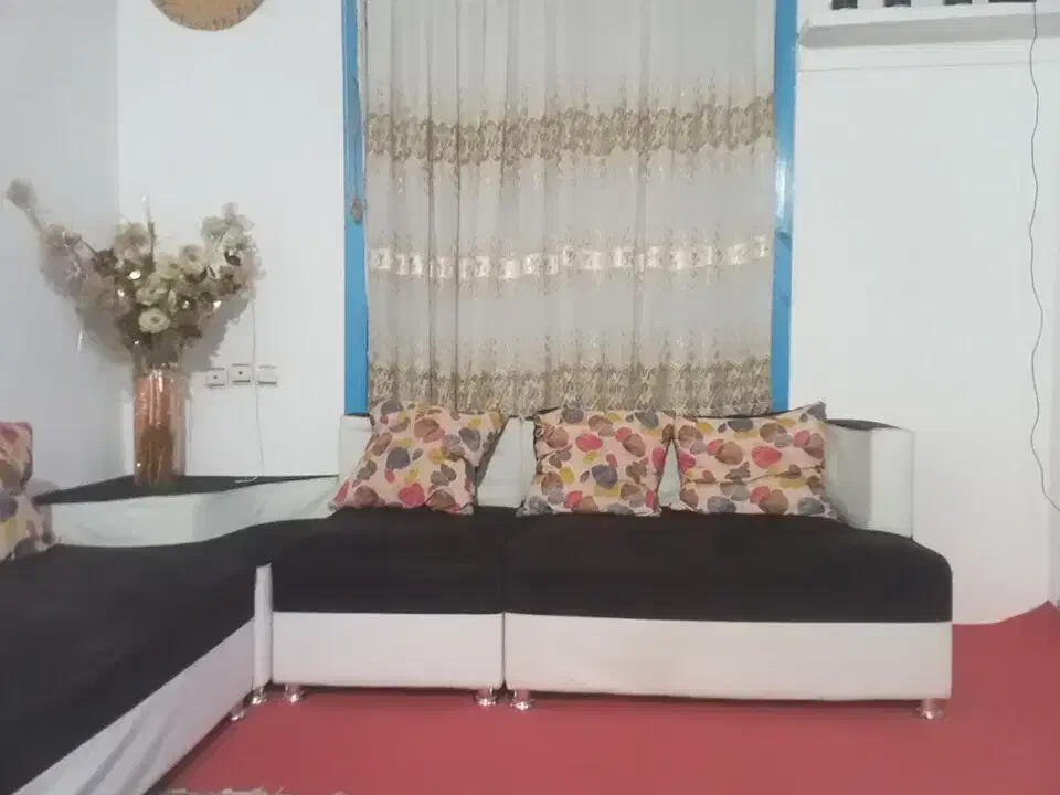 یه جفت فرش ماشینی یه تلویزیون سامسونگ مبل ۶نفره|فرش|لیسار, |دیوار