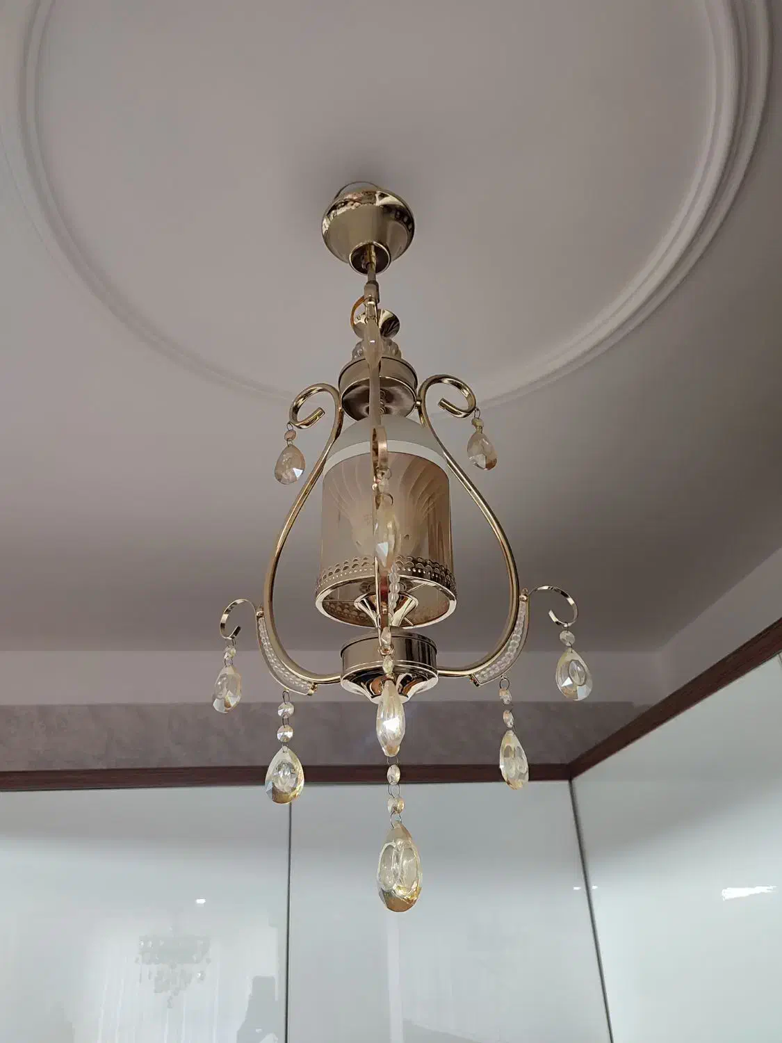 لوستر|لوستر و چراغ آویز|قم, شاه سید علی|دیوار